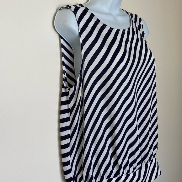 LOFT Sleeveless lightweight blouse, flattering black and white stripe - Picture 8 of 8